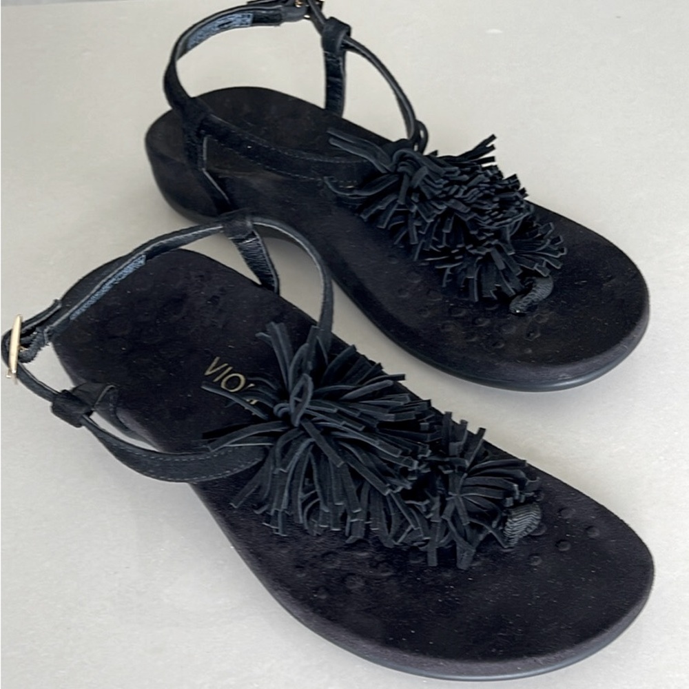 Vionic Rest Sosha Toepost Women’s Black Suede Fringe Sandals Size 8 Excellent!